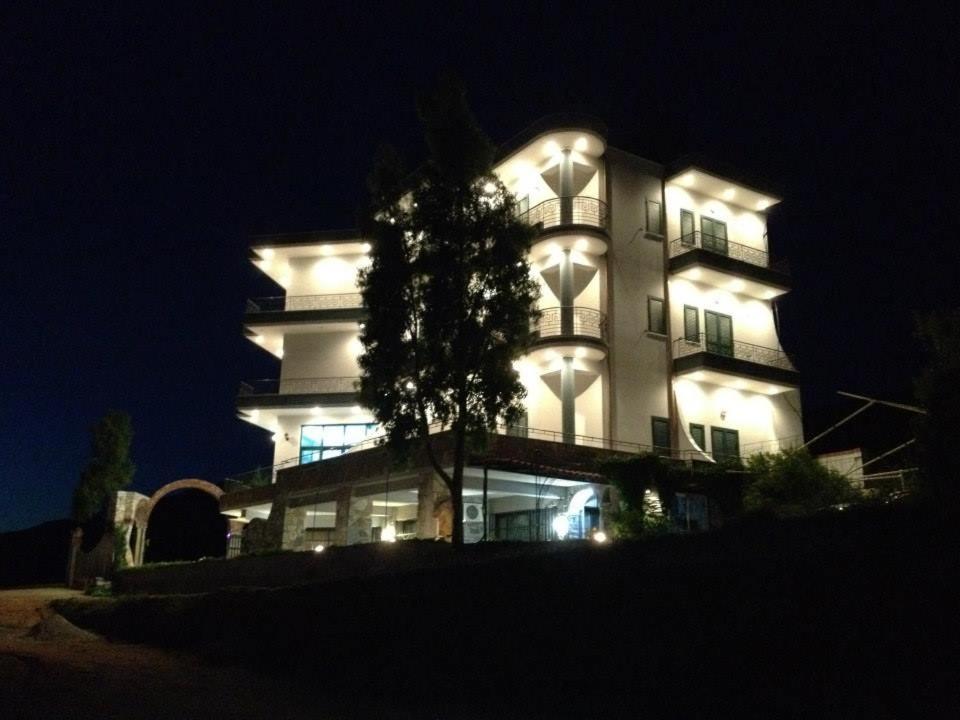 Hotel Artisti Vlorë 外观 照片