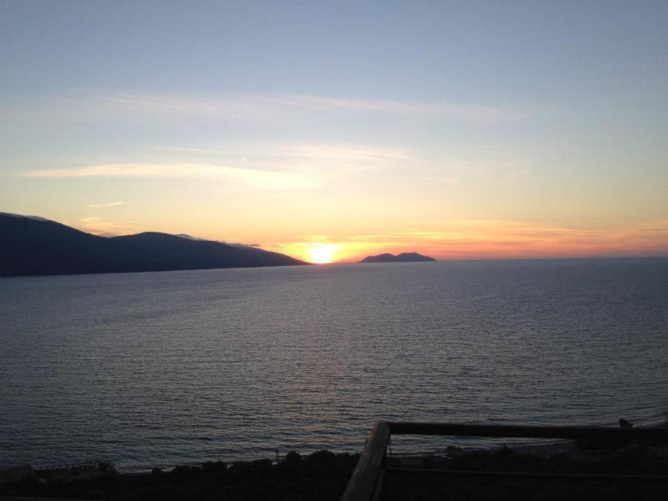 Hotel Artisti Vlorë 外观 照片