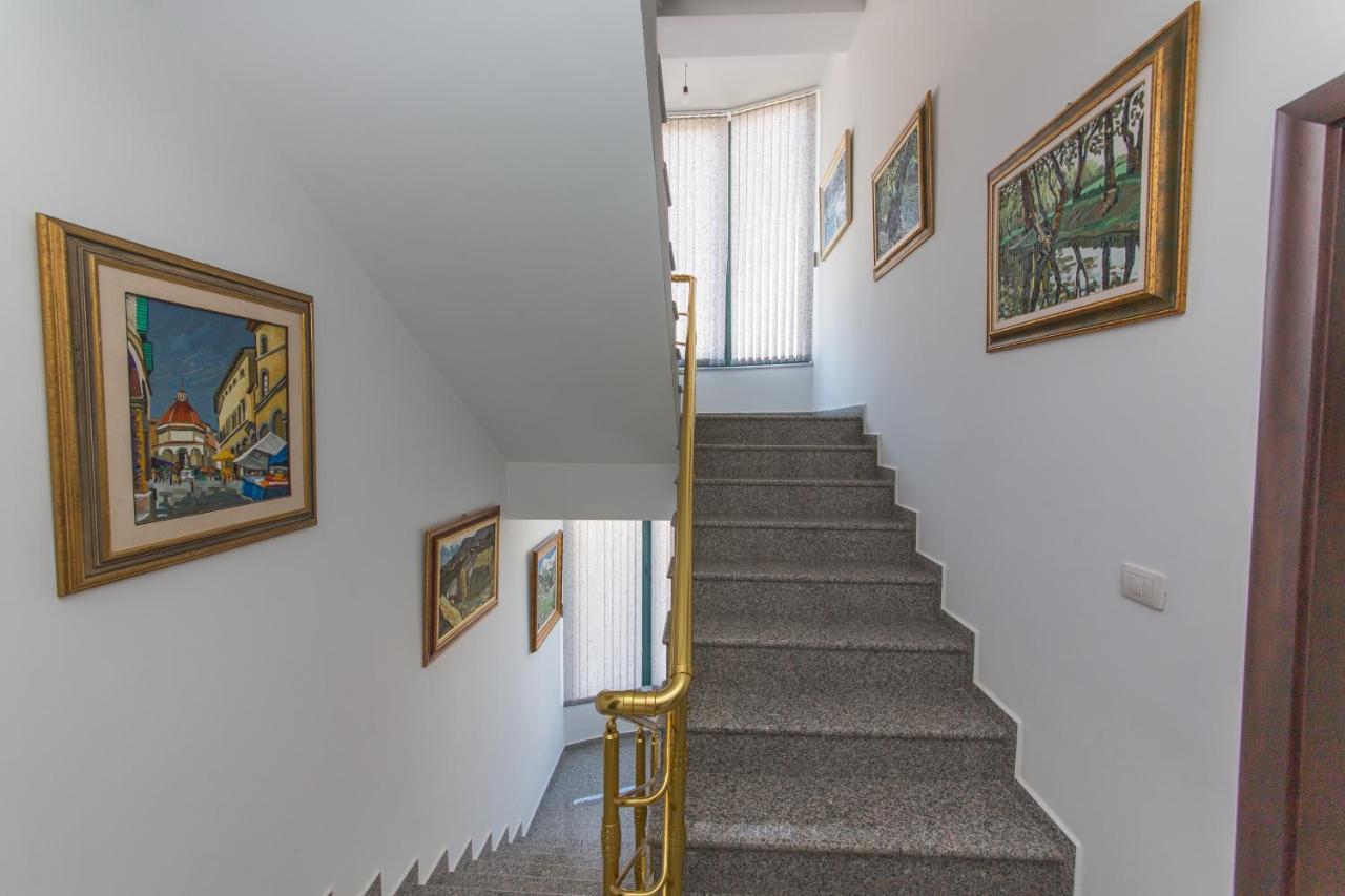 Hotel Artisti Vlorë 外观 照片