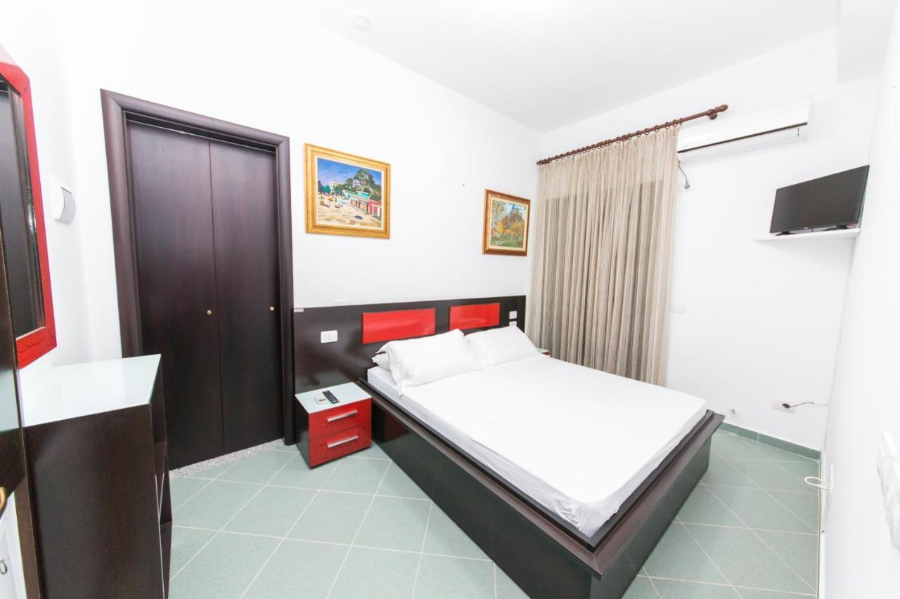 Hotel Artisti Vlorë 外观 照片
