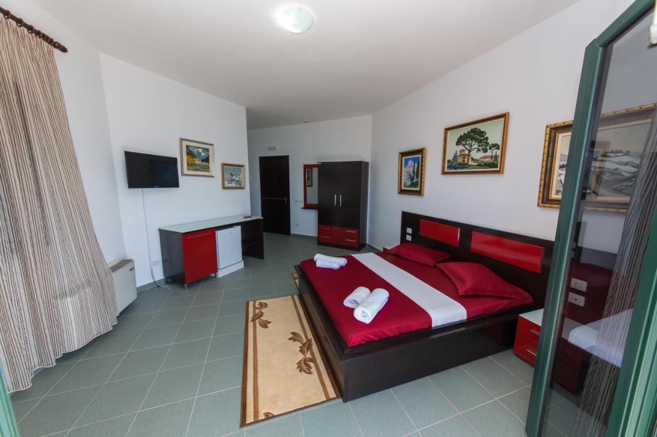 Hotel Artisti Vlorë 外观 照片