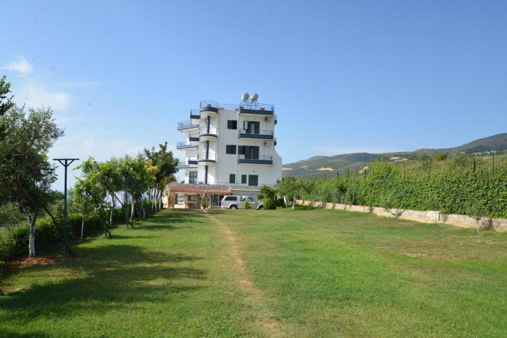 Hotel Artisti Vlorë 外观 照片