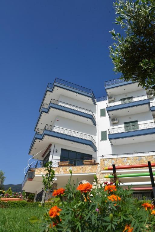 Hotel Artisti Vlorë 外观 照片